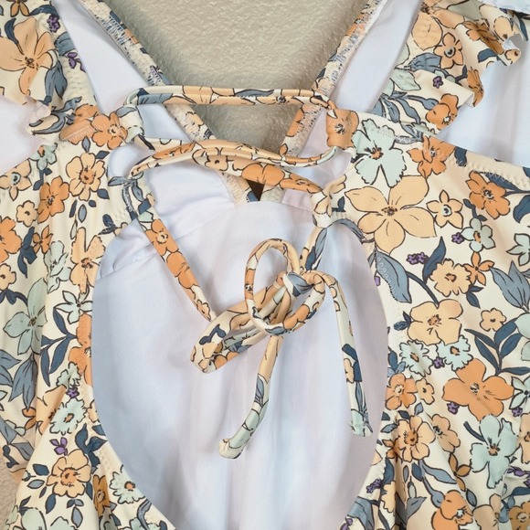 Cupshe Ditsy Floral Flutter Sleeve One-Piece Swimsuit V Neck Lace Up Back Large - Picture 7 of 10